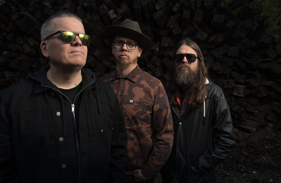 MONOLORD (swe) + MARS RED SKY (fra) – Roadtrip To Outta Space